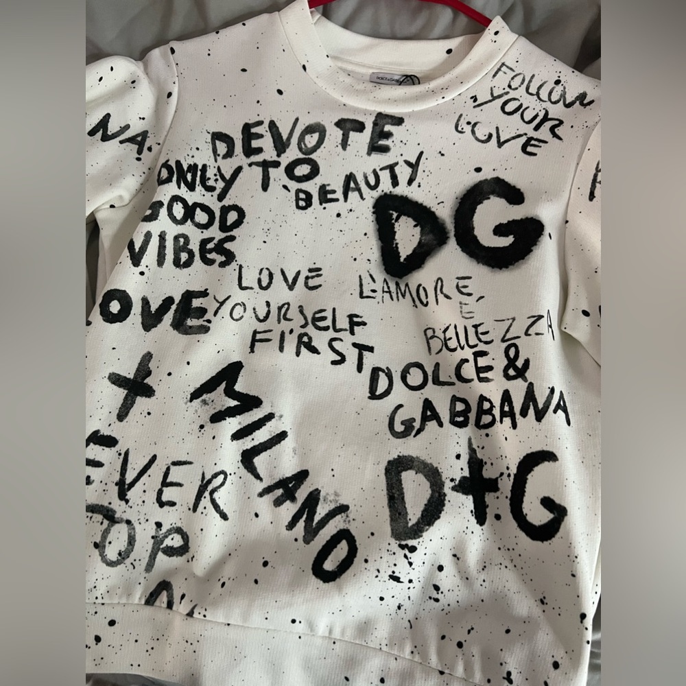 DG sweatshirt